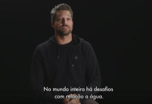 Surfista e fundador da ONG Waves for Water, Jon Rose fala sobre desastre de Mariana em vídeo