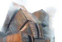 Termina incêndio, mas fumaça tóxica permanece