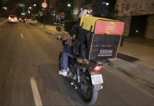 “Delivery Reverso” busca alimentos para doação