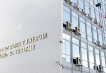NOVO MINISTRO DE MINAS E ENERGIA TEM 32 ANOS E PARECE UM ESTRANHO NO NINHO