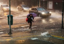 Ventos e chuva de granizo provocam destruição e mortes