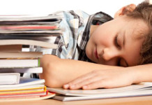 Cuidado com atividades extracurriculares: não sobrecarregue seu filho!
