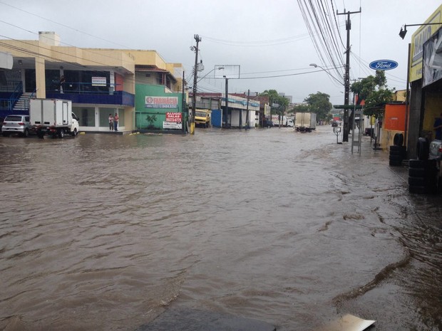 Recife continua sofrendo com as chuvas nessa sexta--feira (3). Foto- G1