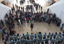 Coral com pessoas em situação de rua se apresenta no Museu do Amanhã