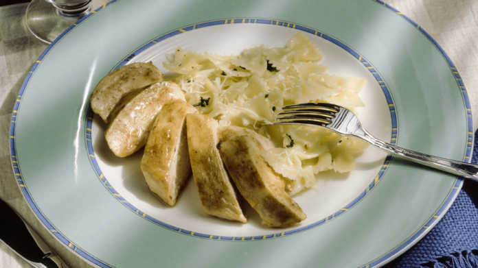 Frango com salvia e gravatinha.