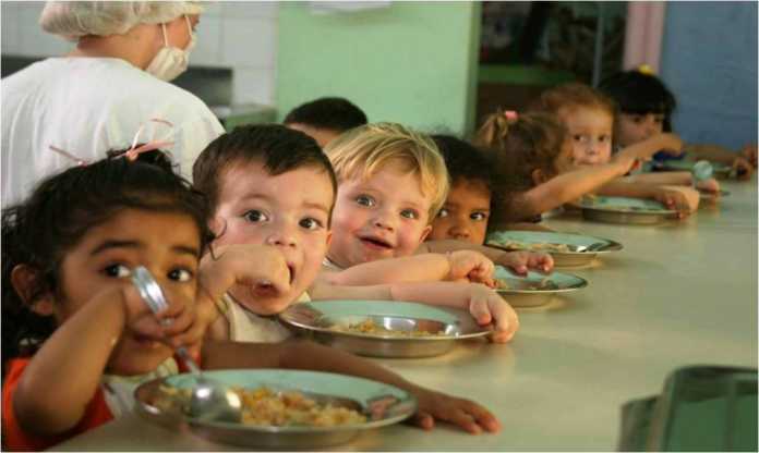 crianças comendo, alimentação, nutrição, fome