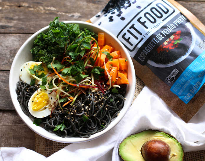 Buddha-Bowl-com-Spaghetti-de-Feijão-Preto-FitFood-2