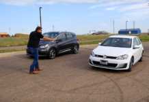 Disputa de arrancadas entre motores elétrico e gasolina. Quem vencerá?