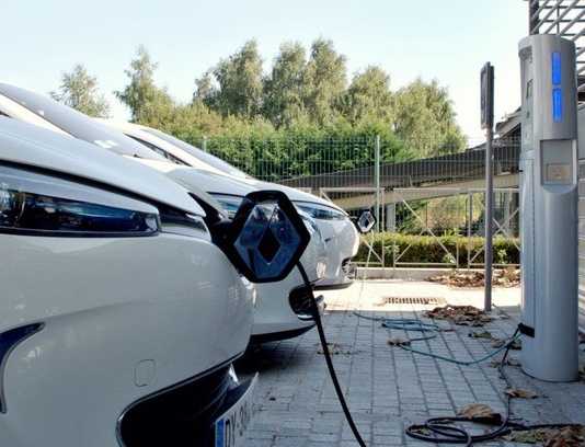 Biden anuncia que o futuro do transporte é elétrico