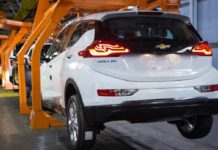 As diferenças na fabricação de um carro elétrico e de um movido a combustível fóssil