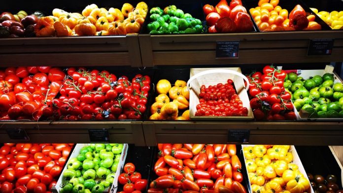 frutas e legumes orgânicos no mercado