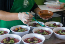 Organizações distribuem marmitas saudáveis para comunidades no Rio de Janeiro