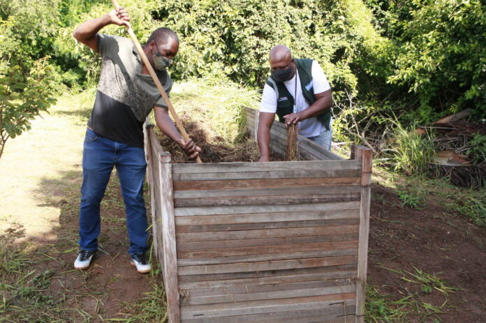 Prefeitura-instala-composteiras compostagem