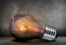 Sem energia, governo apaga iniciativas e aumenta conta de luz