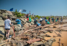Mutirão de limpeza recolhe mais de 500 kg de resíduos do rio Itajaí-Açu